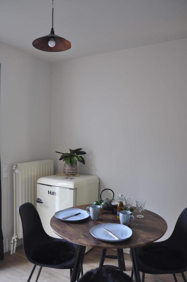 Bed and Breakfast Bed En Bezem Laarne Esterno foto