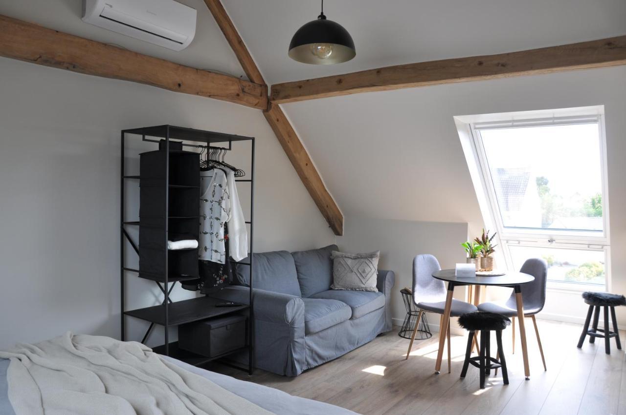 Bed and Breakfast Bed En Bezem Laarne Esterno foto